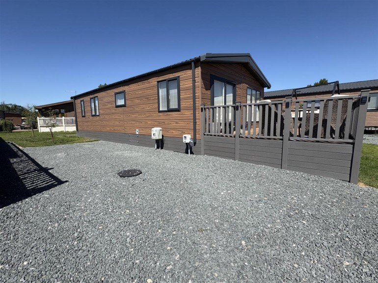 Oakwood Retreat Country Park, Newton On Derwent, York