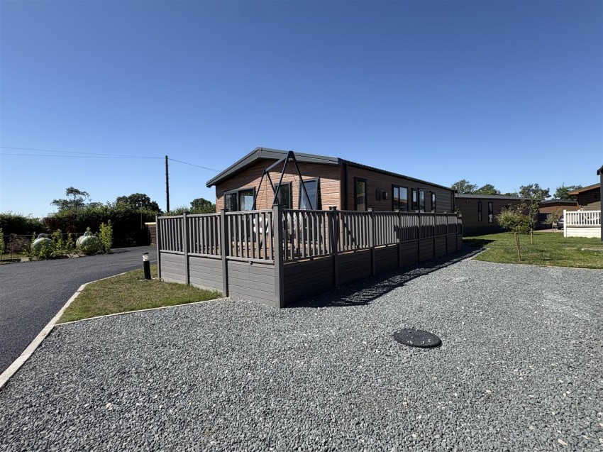 Images for Oakwood Retreat Country Park, Newton On Derwent, York