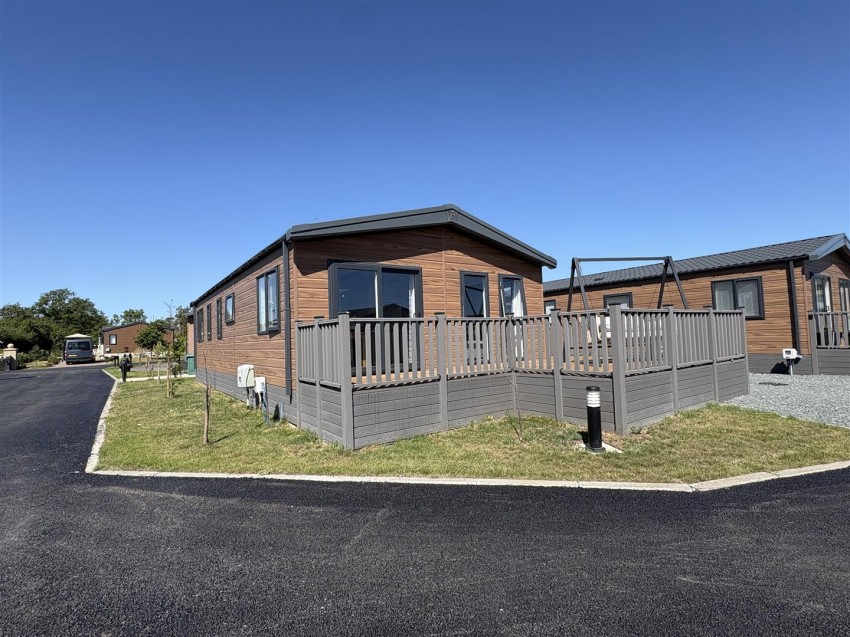 Images for Oakwood Retreat Country Park, Newton On Derwent, York