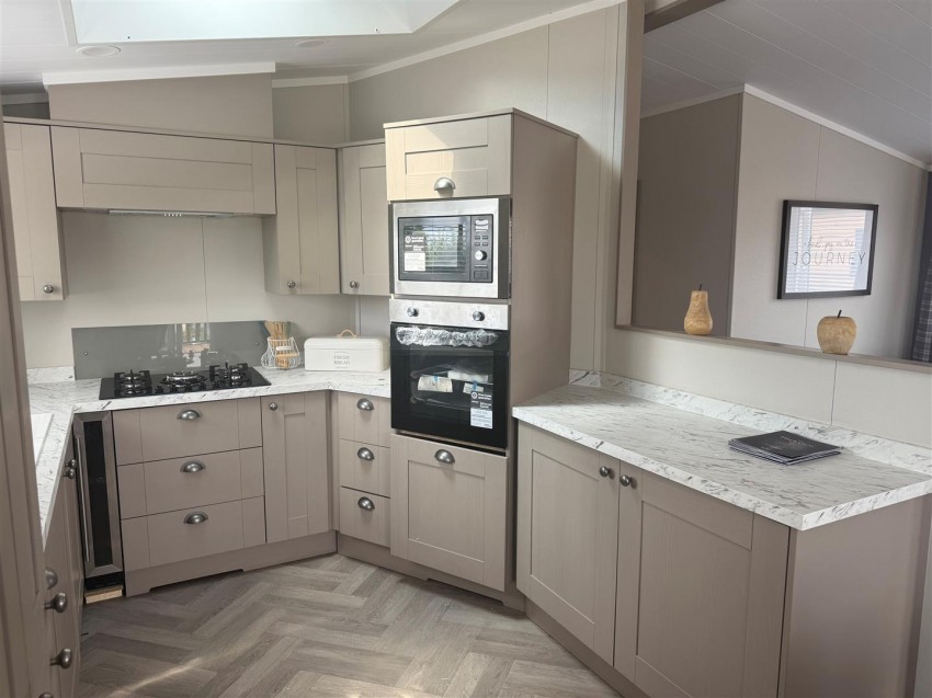 Images for Oakwood Retreat Country Park, Newton On Derwent, York