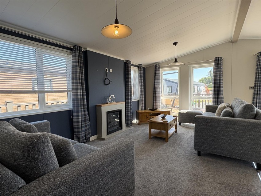 Images for Oakwood Retreat Country Park, Newton On Derwent, York