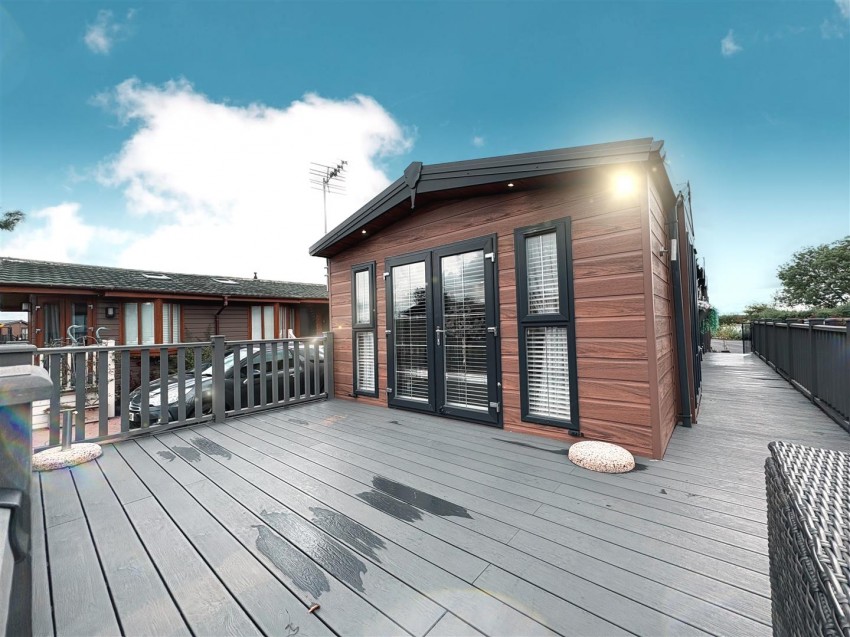 Images for Oakwood Retreat Country Park, Back Road, Newton On Derwent, York