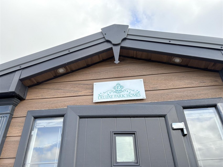 Images for Oakwood Retreat Country Park, Back Road, Newton On Derwent, York