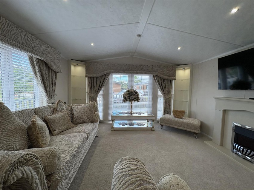 Images for Oakwood Retreat Country Park, Back Road, Newton On Derwent, York