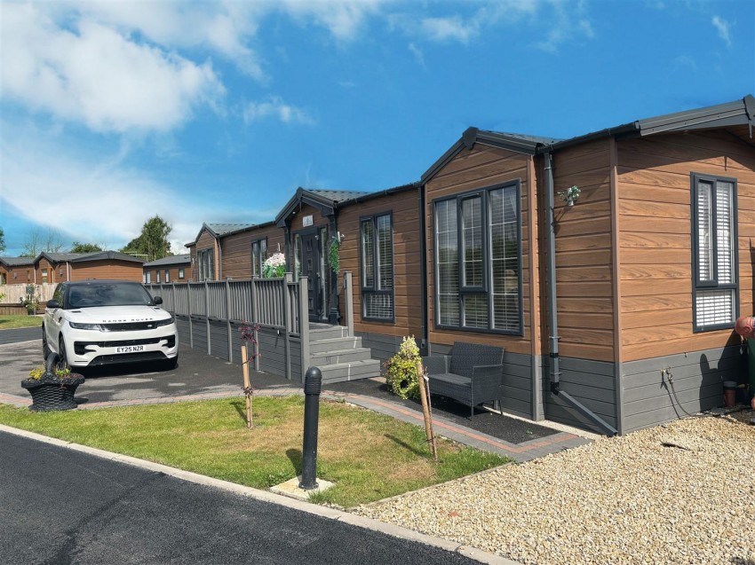 Images for Oakwood Retreat Country Park, Back Road, Newton On Derwent, York
