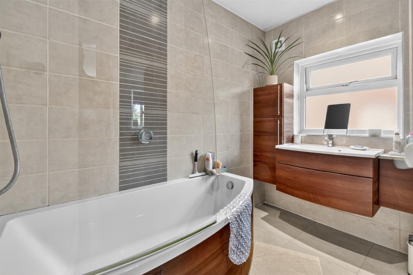 Images for Greencliffe Drive, York