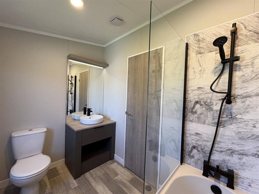 Images for Oakwood Retreet  Country Park, Newton On Derwent, York