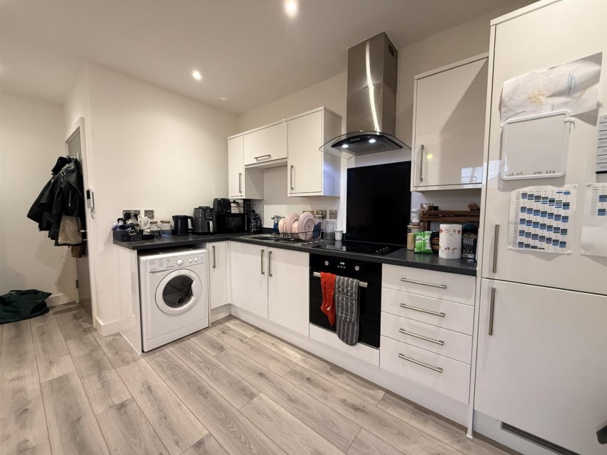 Images for 10 Block D Aviator Court