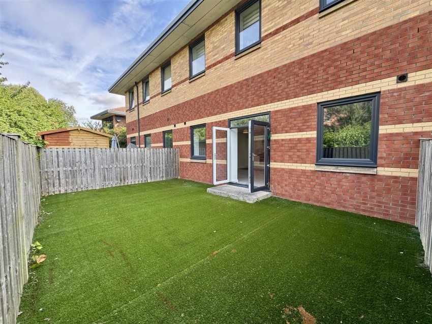 Images for 4 Block E Aviator Court